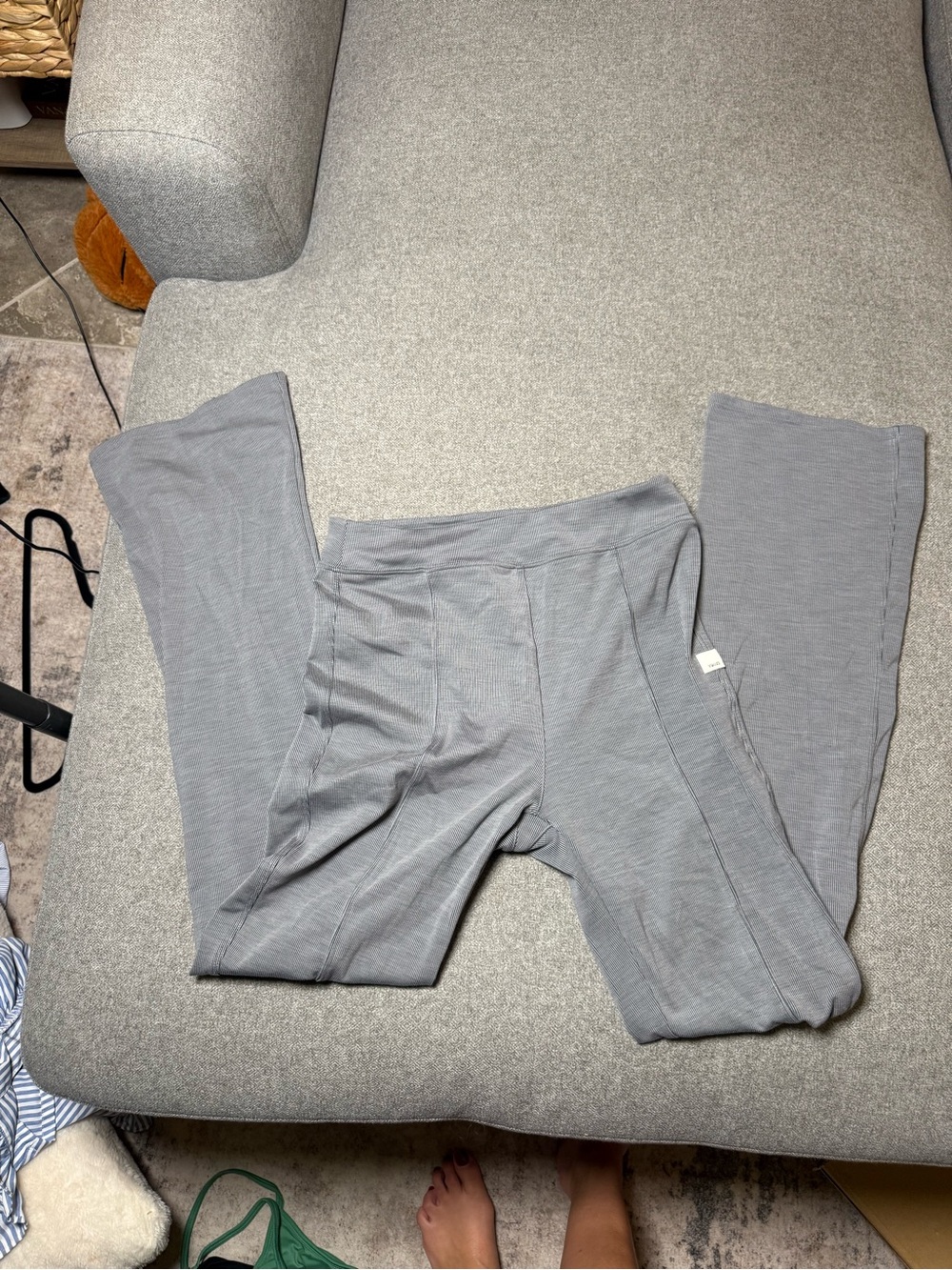 Vuori Kids Gray Ribbed Leggings Size Small